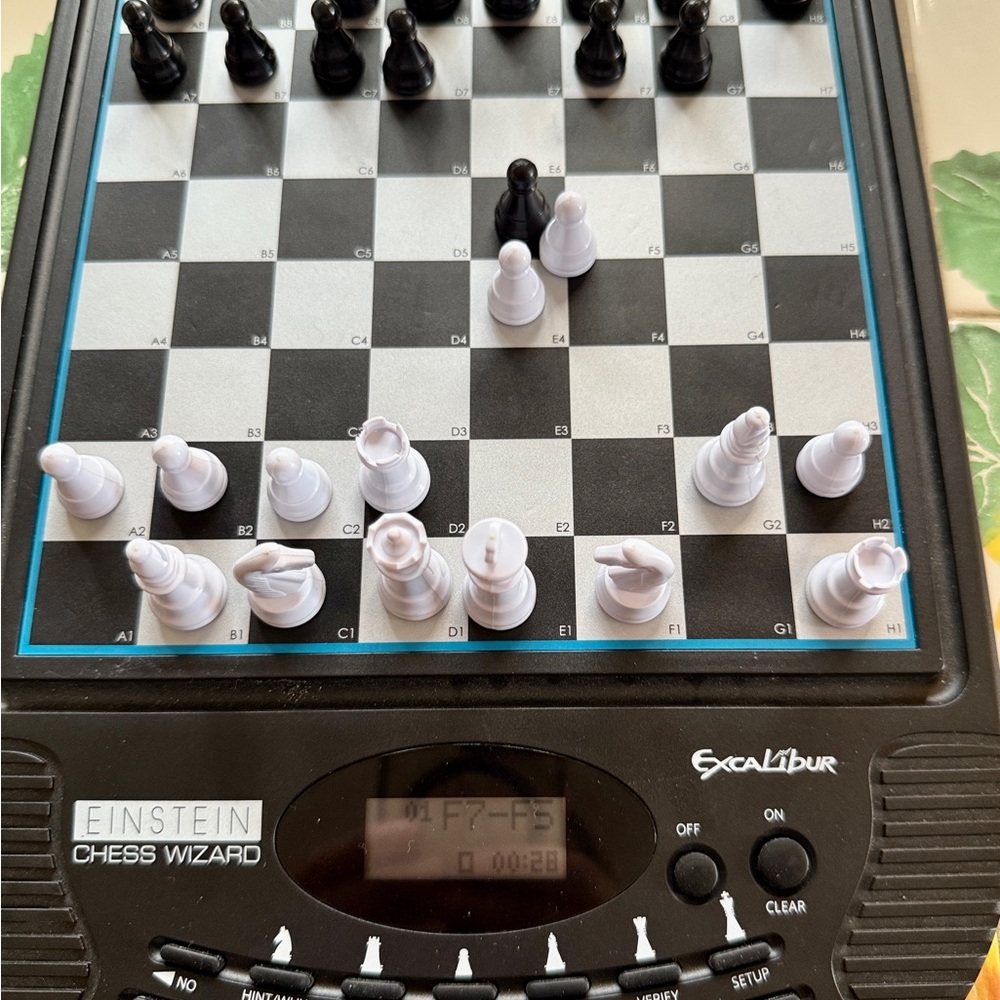 Einstein Chess Wizard - Excalibur - Picture 2 of 3
